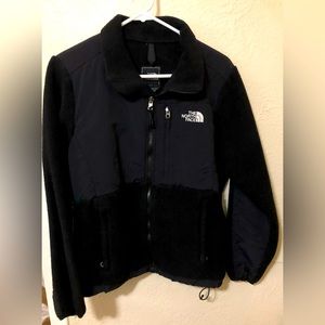 Woman’s Northface Denali fleece jacket. Size Medium.